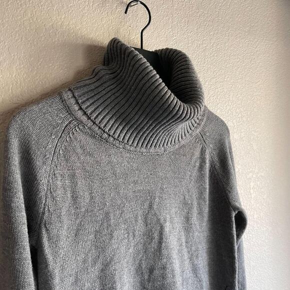 New York & Company Grey Turtle Neck Size Small - Picture 2 of 6
